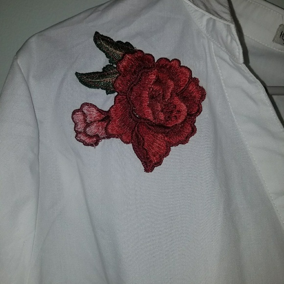 Rose Detail 🌺 BellSleeve Crop Top w/ Collar - Picture 5 of 5
